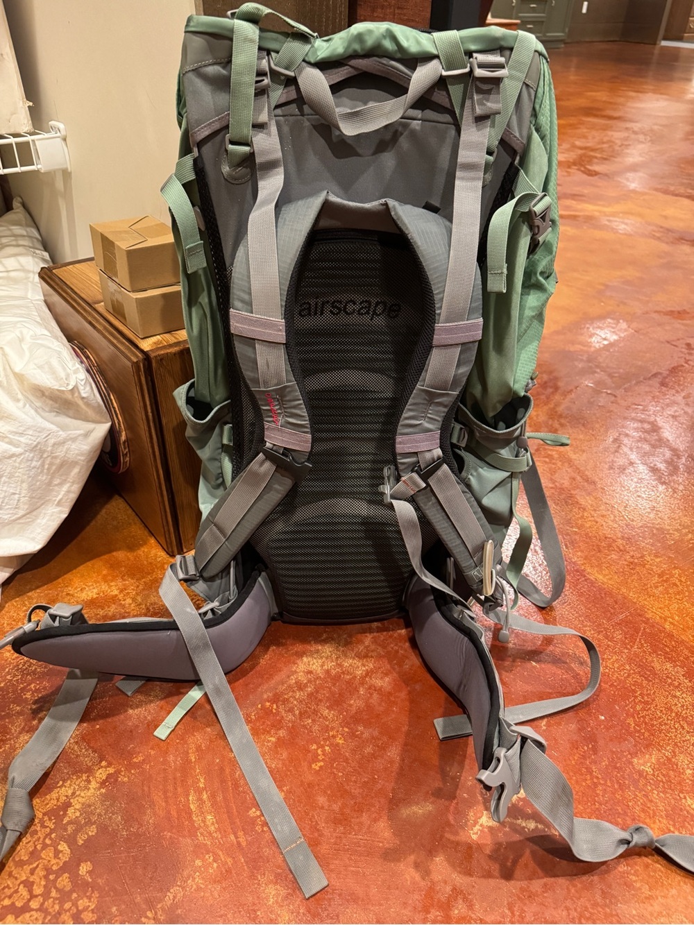 OSPREY Women’s Ariel 65 Backpack in Sage Green and Gray - Picture 2 of 3